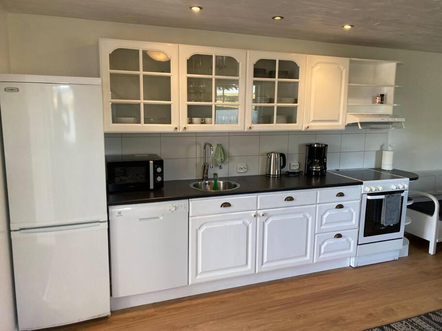Fin Laegenhet Mitt Pa Bjaerehalvoen Apartment Bastad Ngoại thất bức ảnh